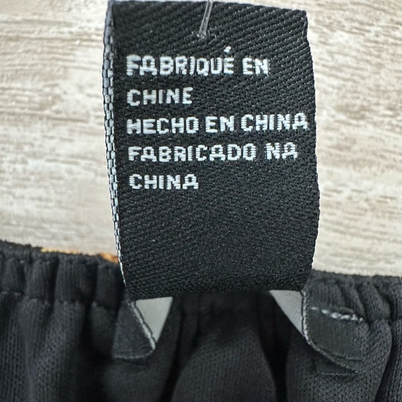 NWT Forever 21 Black and Floral Off the Shoulder Crop Top in Womens Size Medium - Picture 6 of 6